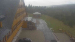 Parkoviště a hlavní vchod