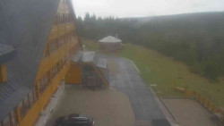 Parkoviště a hlavní vchod
