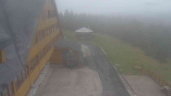 Parkoviště a hlavní vchod