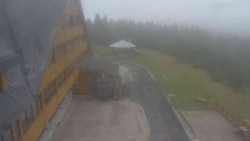 Parkoviště a hlavní vchod