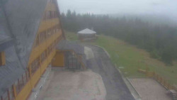 Parkoviště a hlavní vchod