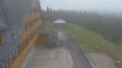 Parkoviště a hlavní vchod
