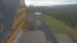 Parkoviště a hlavní vchod