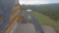 Parkoviště a hlavní vchod
