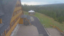 Parkoviště a hlavní vchod