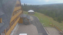 Parkoviště a hlavní vchod