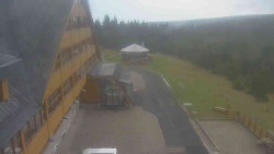 Parkoviště a hlavní vchod