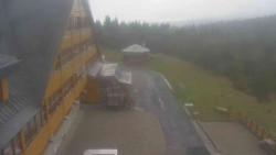 Parkoviště a hlavní vchod