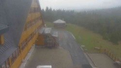 Parkoviště a hlavní vchod