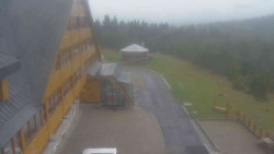 Parkoviště a hlavní vchod