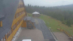 Parkoviště a hlavní vchod