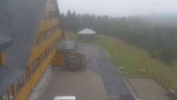 Parkoviště a hlavní vchod