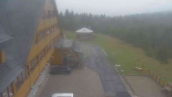 Parkoviště a hlavní vchod