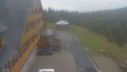 Parkoviště a hlavní vchod