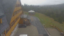 Parkoviště a hlavní vchod