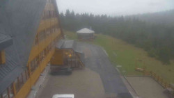 Parkoviště a hlavní vchod