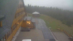 Parkoviště a hlavní vchod