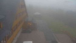 Parkoviště a hlavní vchod