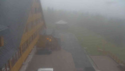 Parkoviště a hlavní vchod