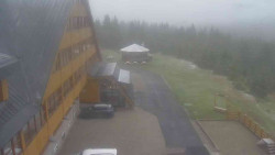 Parkoviště a hlavní vchod