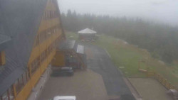 Parkoviště a hlavní vchod
