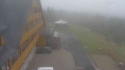 Parkoviště a hlavní vchod