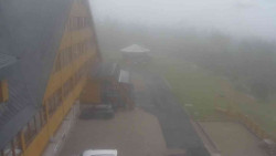 Parkoviště a hlavní vchod