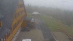 Parkoviště a hlavní vchod