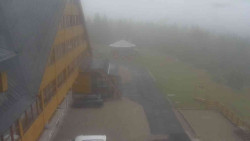Parkoviště a hlavní vchod