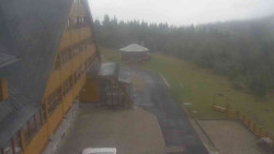 Parkoviště a hlavní vchod