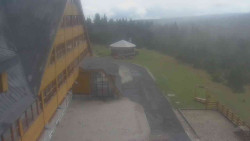 Parkoviště a hlavní vchod