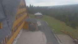 Parkoviště a hlavní vchod