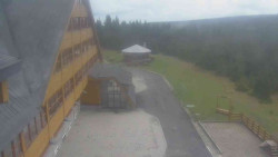 Parkoviště a hlavní vchod