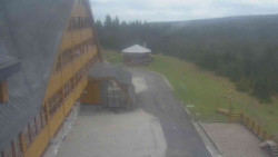Parkoviště a hlavní vchod