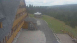Parkoviště a hlavní vchod