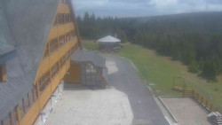 Parkoviště a hlavní vchod