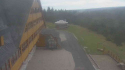Parkoviště a hlavní vchod