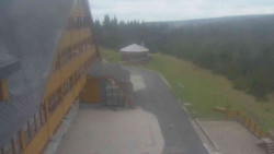 Parkoviště a hlavní vchod
