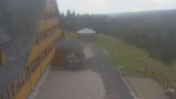 Parkoviště a hlavní vchod