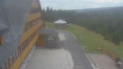 Parkoviště a hlavní vchod