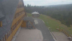 Parkoviště a hlavní vchod