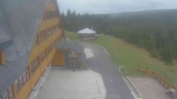 Parkoviště a hlavní vchod