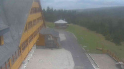 Parkoviště a hlavní vchod