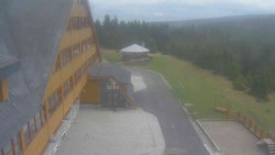 Parkoviště a hlavní vchod
