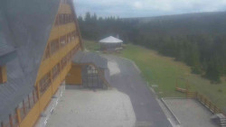 Parkoviště a hlavní vchod
