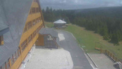 Parkoviště a hlavní vchod