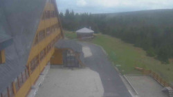 Parkoviště a hlavní vchod
