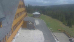 Parkoviště a hlavní vchod