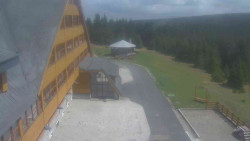 Parkoviště a hlavní vchod