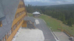 Parkoviště a hlavní vchod